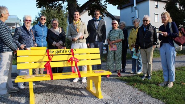 Mitglieder der IG Alter Gossau bei der Einweihung des ersten Gossauer Plauderbänklis. Mitglieder der IG Alter Gossau bei der Einweihung des ersten Gossauer Plauderbänklis.